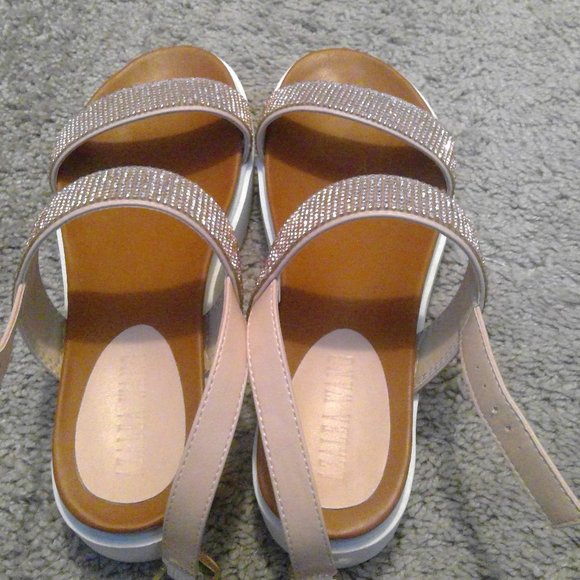 Sandals - Picture 2 of 3